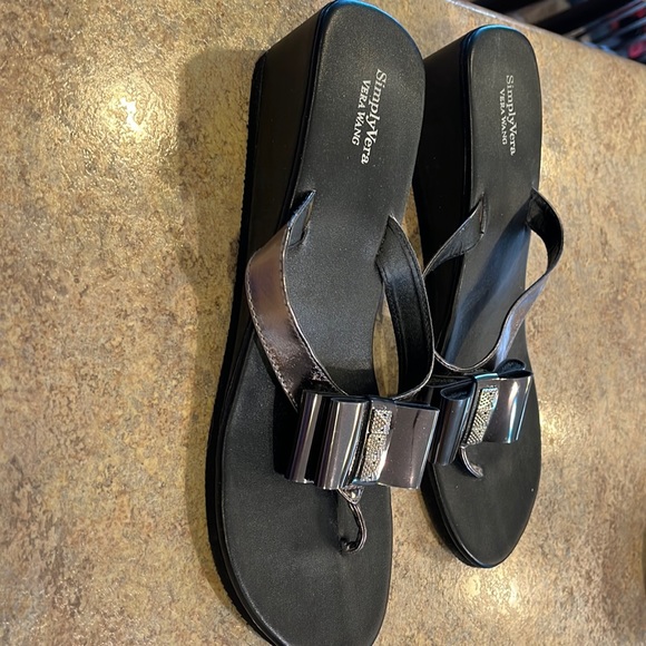 Vera Wang | Shoes | Size 9 Vera Wang Flip Flops Good Condition Never Worn |  Poshmark